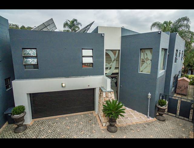 4 BEDROOM CLUSTER FOR SALE IN BASSONIA